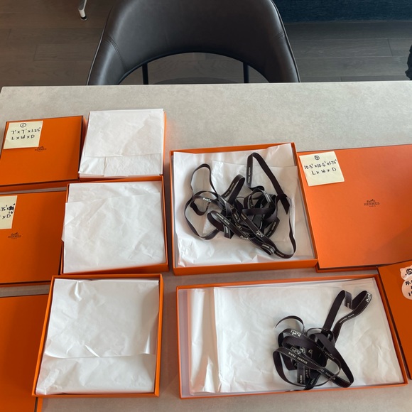 Hermes box listing per box, price is for each box, bundle pricing available - Picture 2 of 5